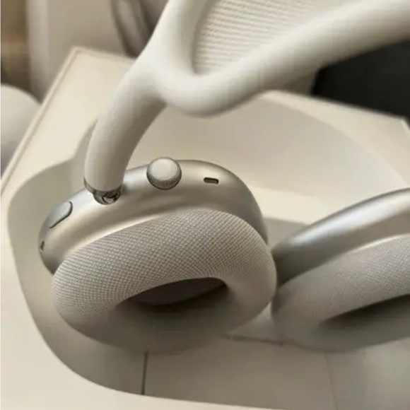 Authentic AirPod Max - Picture 4 of 6